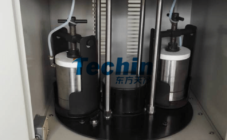 實驗室91免费黄色电影上的球磨罐